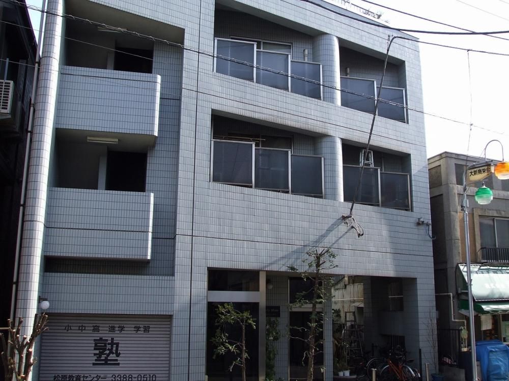 �y�G���g�����X�z�@