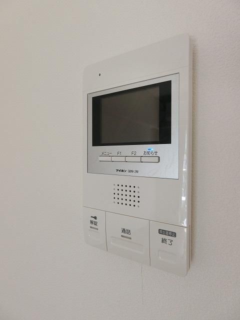 �y�Z�L�����e�B�z�@