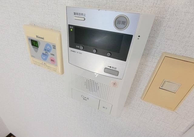 �y�Z�L�����e�B�z�@