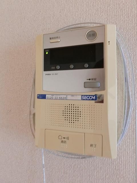 �y�Z�L�����e�B�z�@