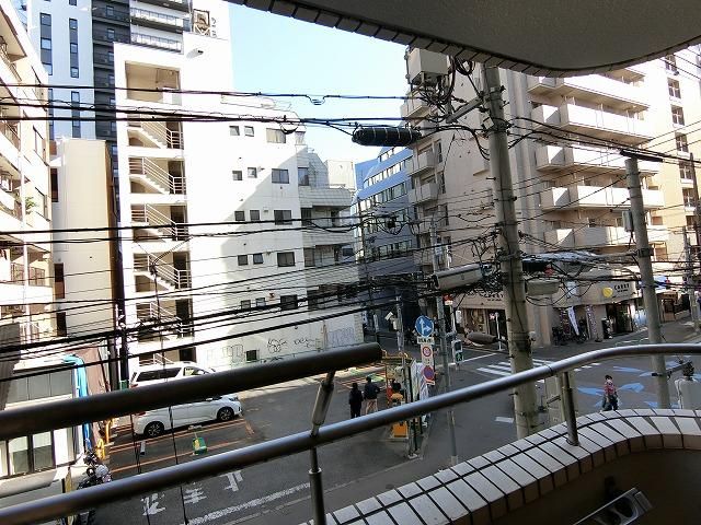 �y���]�z�@