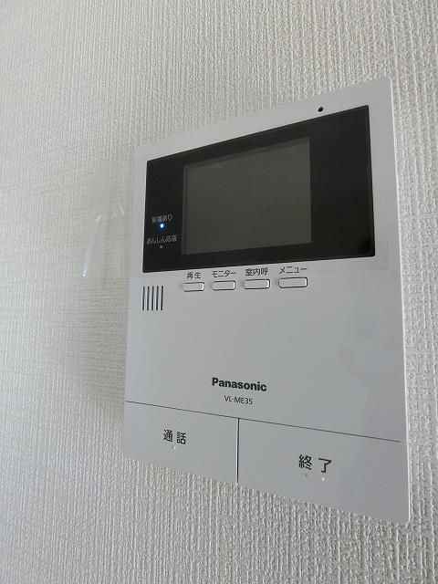 �y�Z�L�����e�B�z�@