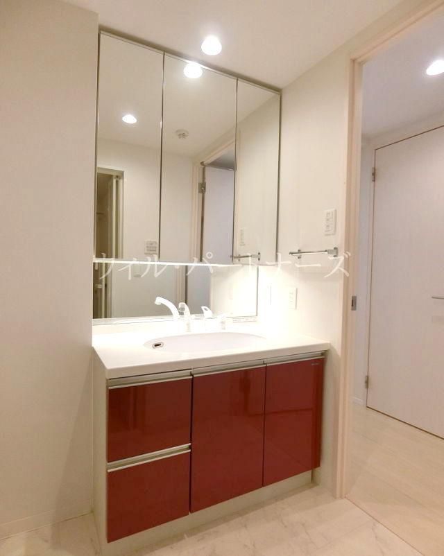 �y���ʏ��z�@���Ԏ��A���E���]�^�C�v�A�ʏZ�˂̉摜�ł�